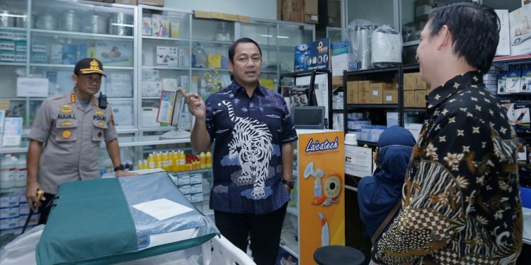 Wali Kota Semarang Sidak Persediaan Hand Sanitizer dan Bahan Pokok