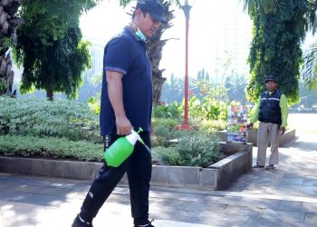 Hendi Pimpin Langsung Penyemprotan Disinfektan Massal di Kota Semarang