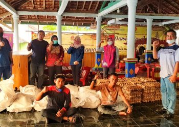 PT. Widodo Makmur Unggas Bagikan 500 Paket Makanan di Gunung Kidul