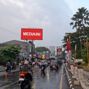 Sewa Billboard Jl. Jendral Sudirman Taman Madukoro view menuju Tugumuda