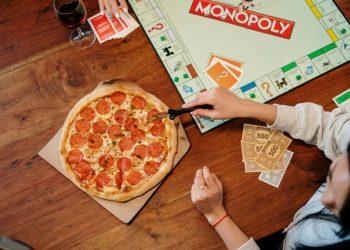 Tren Kafe Board Games, Bermain dan Menikmati Suasana Bersama