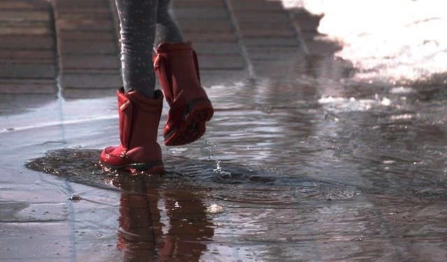 Cosh Sepatu Anti Hujan dan Kiat Suksesnya Menembus Berbagai Kalangan