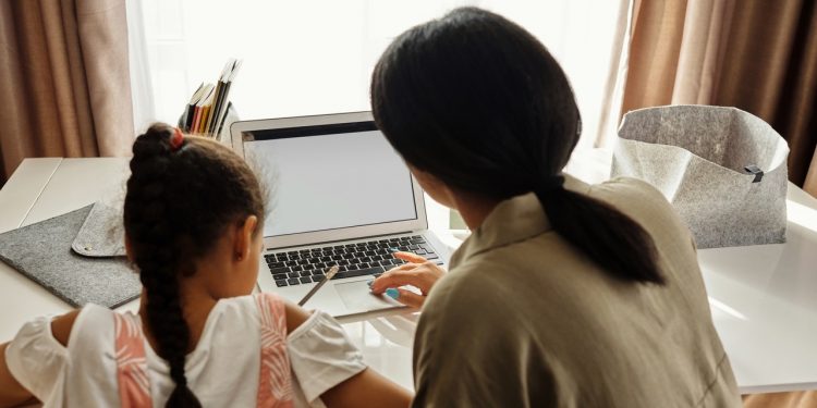Serba Serbi Bimbingan Belajar, Pilih Online atau Konvensional? 1 Serba Serbi Bimbingan Belajar, Pilih Online atau Konvensional?