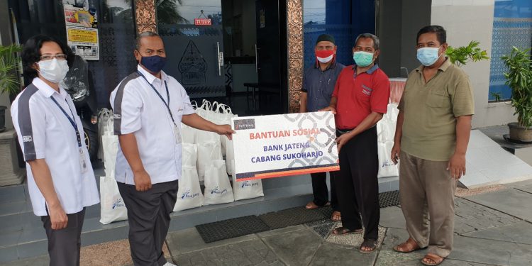 Bank Jateng Cabang Sukoharjo Beri Bantuan Berupa Sembako kepada Masyarakat yang Terdampak Pandemi Covid 19