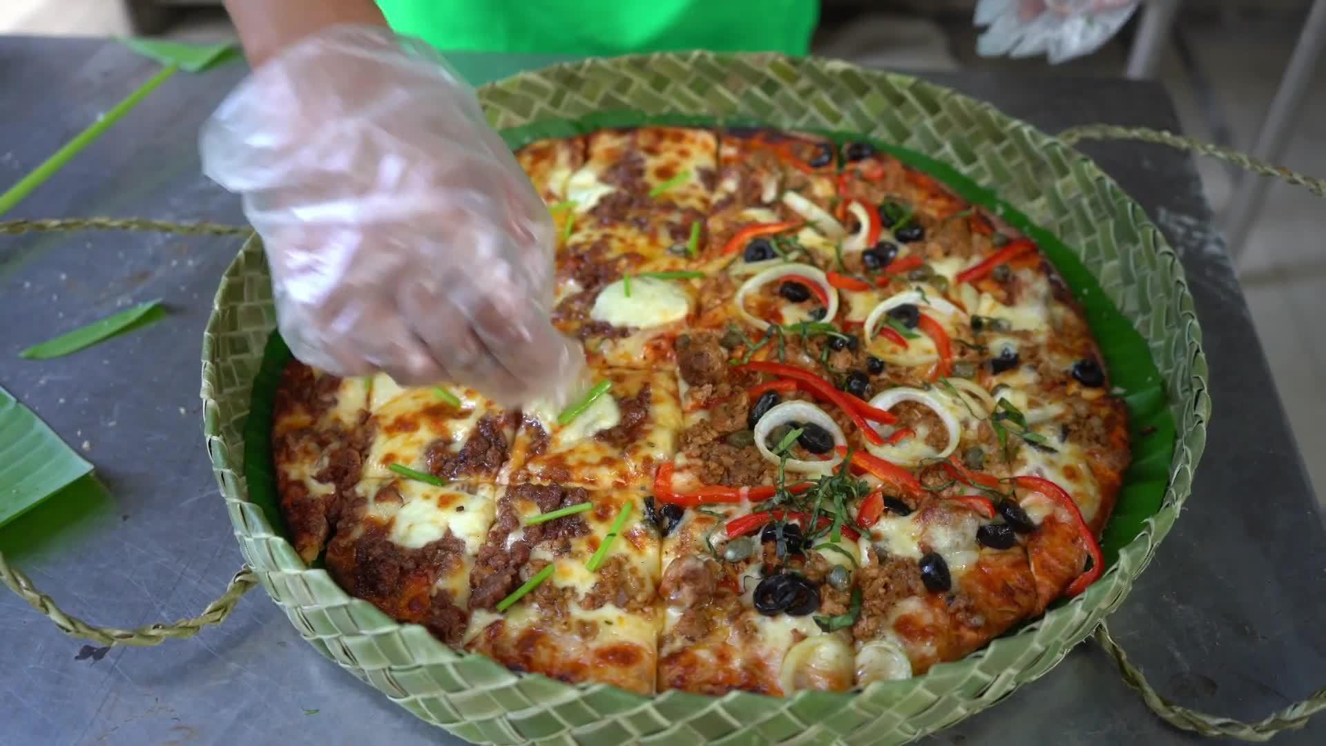 Unik, Bisnis Pizza dari Filipina ini Menggunakan Kemasan Bungkus dari Anyaman Daun