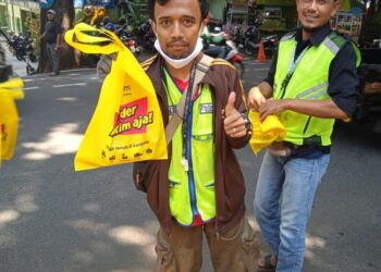 Komunitas Maxim Bogor Adakan Charity Convoy, Bagikan Makanan Untuk Masyarakat Kurang Mampu dan Pekerja Jalanan 7 Komunitas Maxim Bogor