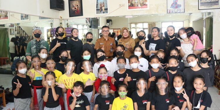 Serunya Mengenal Kesenian Khas Jawa Barat di Sanggar Tari SUPUKABA Kota Bandung 1 Serunya Mengenal Kesenian Khas Jawa Barat di Sanggar Tari SUPUKABA Kota Bandung