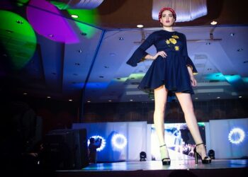 bisnis sekolah modeling