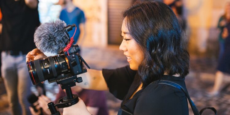 Intip Peluang Karir Food Vlogger, Cicip Makanan Gratis Plus Dapat Cuan 1 food vlogger