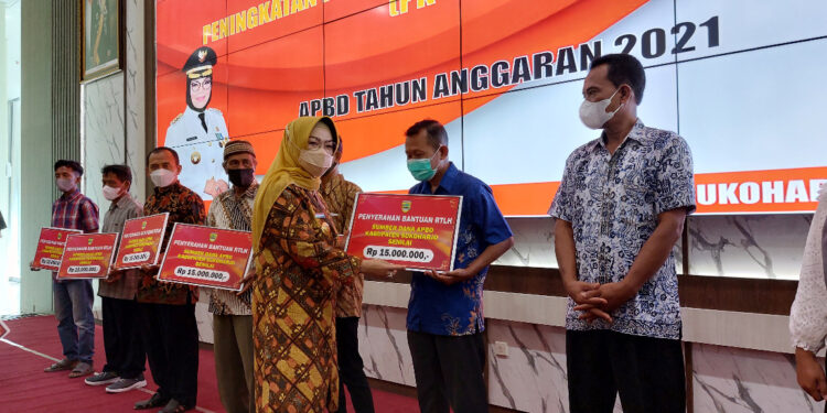 Penyerahan Simbolis PK-RTLH Kabupaten Sukoharjo Bekerjasama dengan Bank Jateng Sukoharjo
