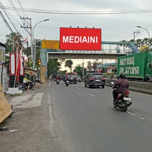 Sewa Billboard JPO Jl.Perintis Kemerdekaan depan BPK Prov Jateng, Semarang
