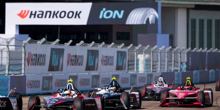 Berlin E-Prix: Memukau para penggemar lewat balapan yang menegangkan dan daya cengkram Hankook yang tinggi 1 Berlin E-Prix: Memukau para penggemar lewat balapan yang menegangkan dan daya cengkram Hankook yang tinggi