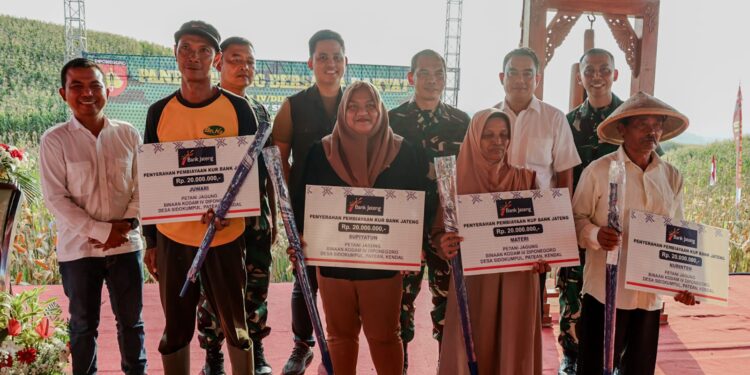 Bank Jateng Dukung Program Ketahanan Pangan Nasional di Panen Raya Jagung Bersama Pangdam IV Diponegoro di Ds. Sidokumpul Kec. Patean ,Kendal 1 Bank Jateng Dukung Program Ketahanan Pangan Nasional di Panen Raya Jagung Bersama Pangdam IV Diponegoro di Ds. Sidokumpul Kec. Patean ,Kendal