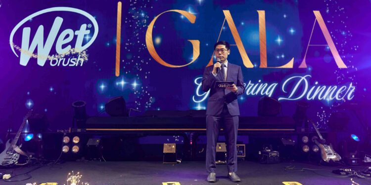 PT Niaga Warna Persada Mengadakan Gala Dinner untuk Mengapresiasi Mitra Bisnis, Rayakan Kesuksesan WetBrush Indonesia sebagai Penjualan No. 1 di Asia Pasifik di tahun 2023 dan Perayaan Ulang Tahun ke-11 1 PT Niaga Warna Persada Mengadakan Gala Dinner untuk Mengapresiasi Mitra Bisnis, Rayakan Kesuksesan WetBrush Indonesia sebagai Penjualan No. 1 di Asia Pasifik di tahun 2023 dan Perayaan Ulang Tahun ke-11