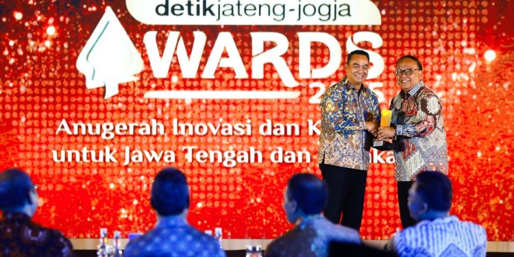 Komitmen Digitalisasi Bank Jateng Berbuah Penghargaan Bergengsi 1 Komitmen Digitalisasi Bank Jateng Berbuah Penghargaan Bergengsi