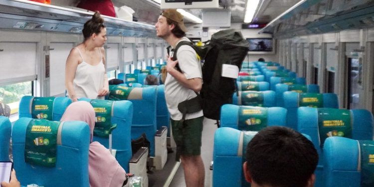 Lebih dari 21 Ribu Wisatawan Asing Gunakan Kereta Api dari Daop 4 Semarang Selama Semester I 2025 1 Lebih dari 21 Ribu Wisatawan Asing Gunakan Kereta Api dari Daop 4 Semarang Selama Semester I 2025