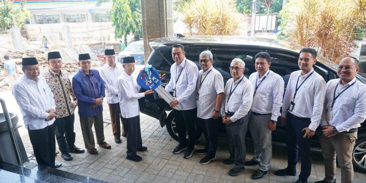 Bank Jateng Serahkan Mobil Operasional untuk Dukung Mobilitas BAZNAS Jateng 1 Bank Jateng Serahkan Mobil Operasional untuk Dukung Mobilitas BAZNAS Jateng