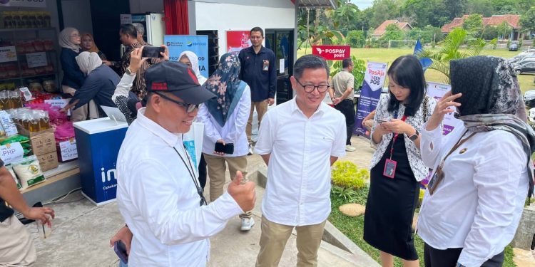 Menko Pangan dan Gubernur Jateng Serahkan Bantuan UMKM, Telkom Semarang Jateng Utara Dukung Digitalisasi KKMP Gedawang 1 Menko Pangan dan Gubernur Jateng Serahkan Bantuan UMKM, Telkom Semarang Jateng Utara Dukung Digitalisasi KKMP Gedawang