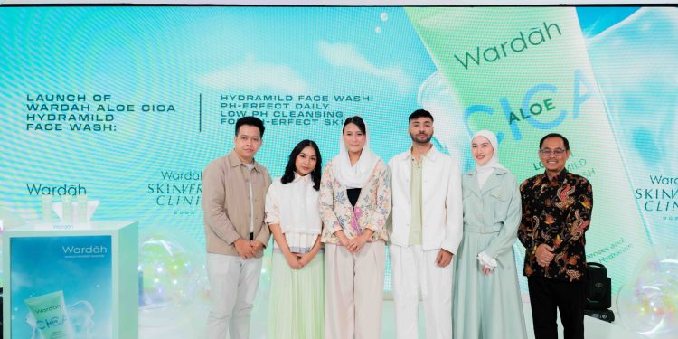 Wardah Hadirkan Aloe Cica Hydramild Facial Wash Low pH Gentle Cleanser yang “pH-erfect Daily Low pH Cleansing for pH-erfect Skin” 1 Wardah Hadirkan Aloe Cica Hydramild Facial Wash Low pH Gentle Cleanser yang “pH-erfect Daily Low pH Cleansing for pH-erfect Skin”