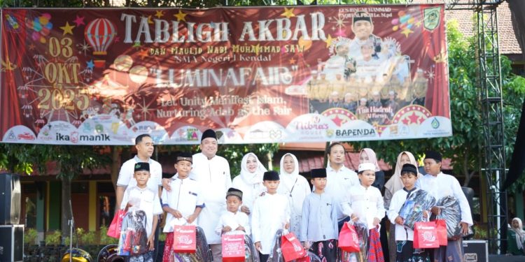 Ikatan SMA N 1 Kendal gelar Tabligh Akbar dan Khitan Massal Bersama Biskuit Kokola
