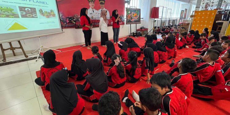 Pelatihan Kreasi flanel Tanamkan Kreativitas dan Cinta Budaya Lokal di SD Negeri KembangArum 01 Semarang