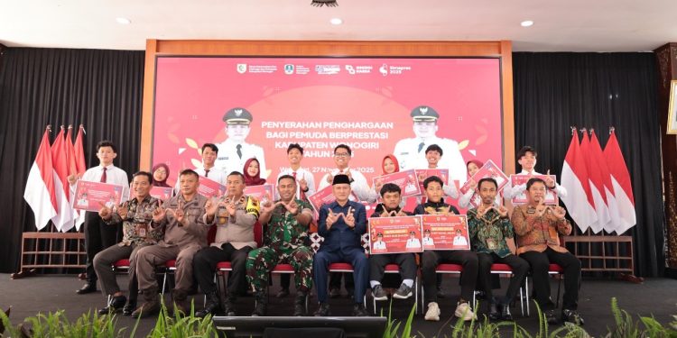 Gandeng Bank Jateng, Pemkab Wonogiri Berikan Beasiswa Kepada 605 Mahasiswa Berprestasi Dengan Total 7,5 Milyar 1 Gandeng Bank Jateng, Pemkab Wonogiri Berikan Beasiswa Kepada 605 Mahasiswa Berprestasi Dengan Total 7,5 Milyar