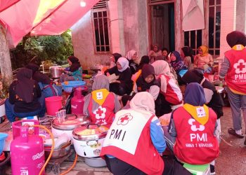 Tampilkan Menu Variatif, Dapur Umum PMI Masih Setia Dalam Misi Kemanusiaan di Pandanarum 6 Tampilkan Menu Variatif, Dapur Umum PMI Masih Setia Dalam Misi Kemanusiaan di Pandanarum