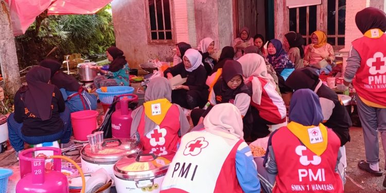 Tampilkan Menu Variatif, Dapur Umum PMI Masih Setia Dalam Misi Kemanusiaan di Pandanarum