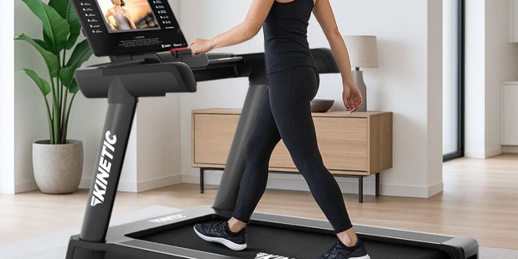 Ini 4 Cara Jaga Badan Tetap Fit Tanpa Ketinggalan Tren Padel hingga Pilates ala AZKO