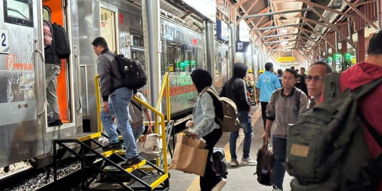 Perubahan Jadwal KA Keberangkatan Daop 4 Semarang per 1 Desember 2025, Pelanggan Diimbau Perhatikan Jadwal dengan Baik
