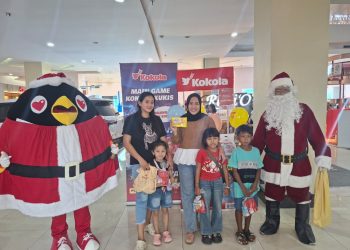 Biskuit Kokola Berbagi Kebahagiaan Natal Bersama Pengunjung Mall Artos Magelang