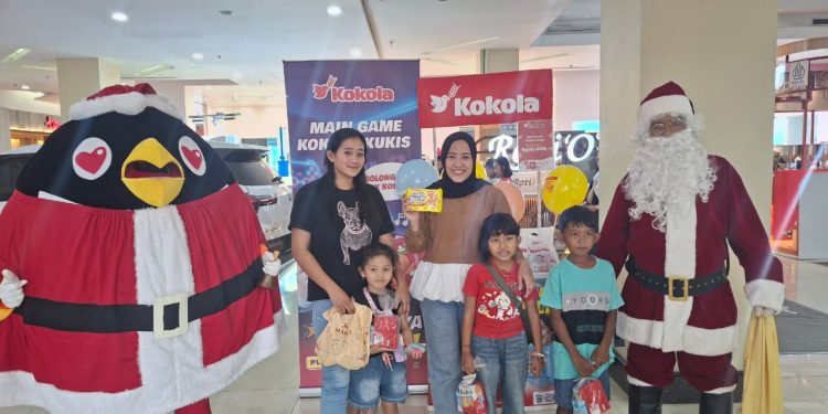 Biskuit Kokola Berbagi Kebahagiaan Natal Bersama Pengunjung Mall Artos Magelang 1 Biskuit Kokola Berbagi Kebahagiaan Natal Bersama Pengunjung Mall Artos Magelang