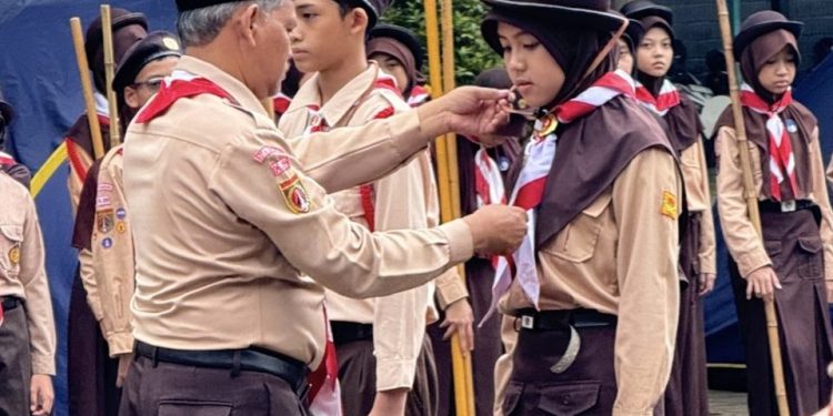 SD Islam Al Azhar 14 Semarang Gelar PERJUSA Penggalang untuk Bentuk Karakter dan Kepemimpinan Siswa Kelas VI 1 SD Islam Al Azhar 14 Semarang Gelar PERJUSA Penggalang untuk Bentuk Karakter dan Kepemimpinan Siswa Kelas VI