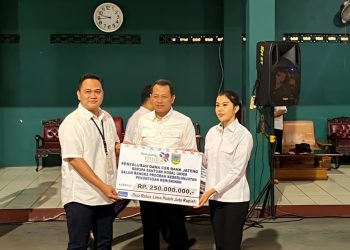 Bank Jateng & Pemkab Kudus Salurkan Bantuan untuk PKL 6 Bank Jateng & Pemkab Kudus Salurkan Bantuan untuk PKL