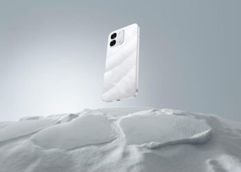 OPPO A6s Segera Hadir dengan Desain Kerang Mutiara, Rating IP69 Foto Dalam Air, dan Baterai 7000mAh