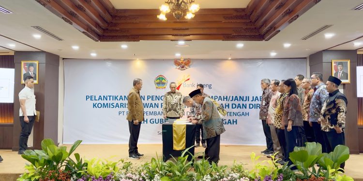 Gubernur Luthfi Lantik Pengurus Baru Bank Jateng
