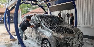 Inovasi Anak Muda Hadirkan Cuci Mobil Robotik di Semarang