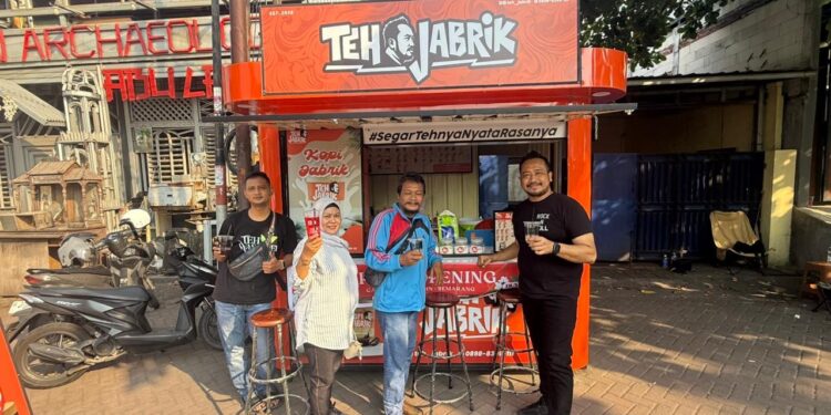 Teh Jabrik, Minuman Kekinian dengan Harga Merakyat yang Siap Menyegarkan Hari