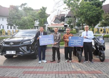 Bank Jateng Perkuat Sinergi dengan Undip, Serahkan Fortuner dan Dua NMax untuk Dukung Operasional Kampus 6 Bank Jateng Perkuat Sinergi dengan Undip, Serahkan Fortuner dan Dua NMax untuk Dukung Operasional Kampus