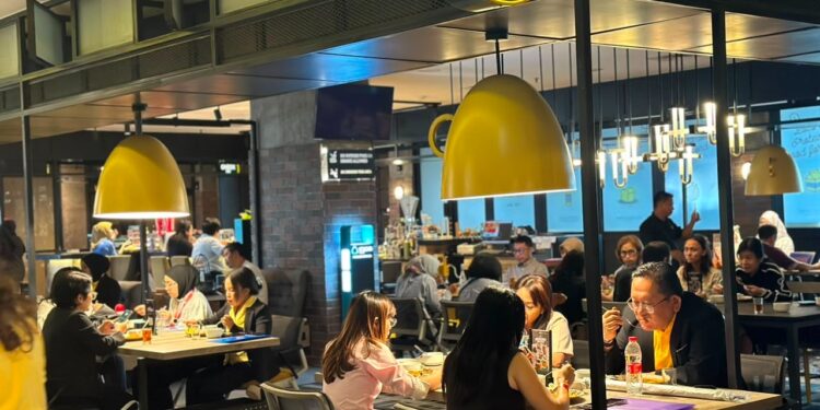 Meet n’ Eat Resto & Space Bar, DestinasiNyaman untuk Work From Café dan Makan Siang di Semarang