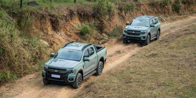 Duo Versi Ford 2 Karakter 1 Mesin Beda Cerita