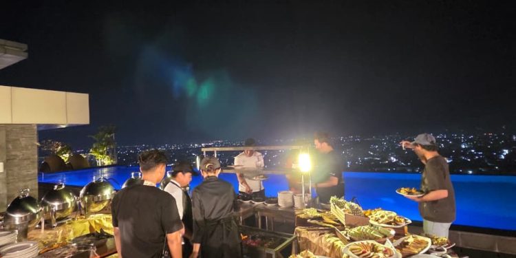 BBQ at the Rooftop, Inovasi Louis Kienne Hotel Pemuda Semarang Hadirkan Sensasi Kuliner di Ketinggian